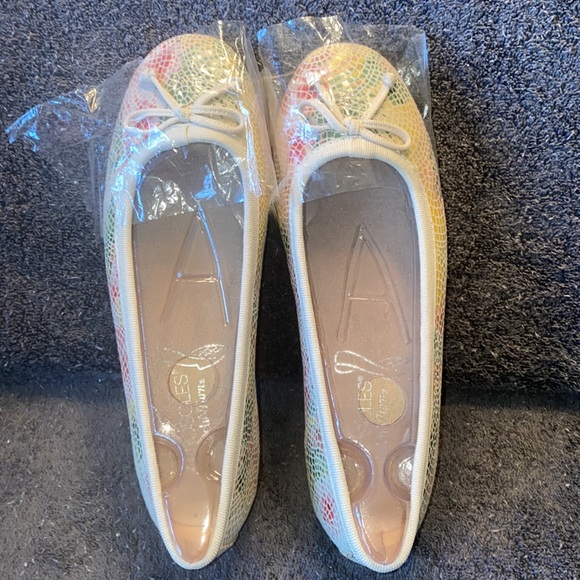 NWOT Aerosoles Ladies Multi Colored Shoes Size 6.5 W - Picture 6 of 10